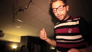 Two Fingerz backstage #4