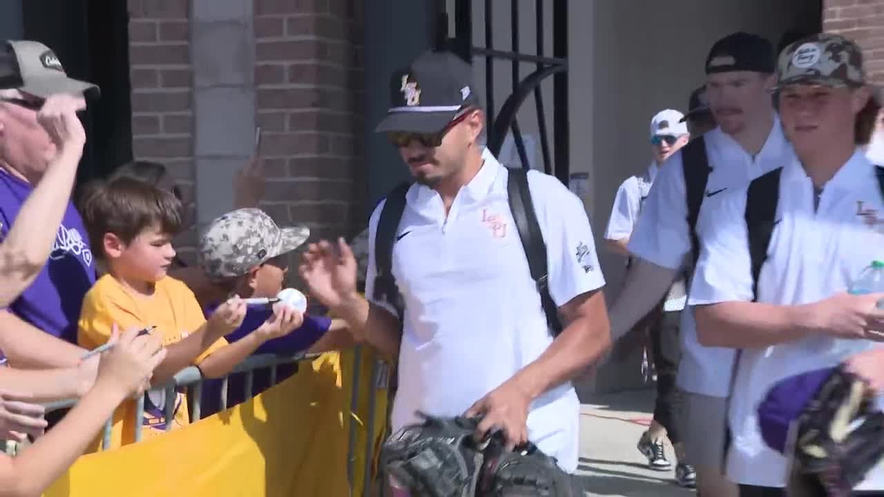 Watch LSU fans sendoff the baseball team to Omaha for the College World Series