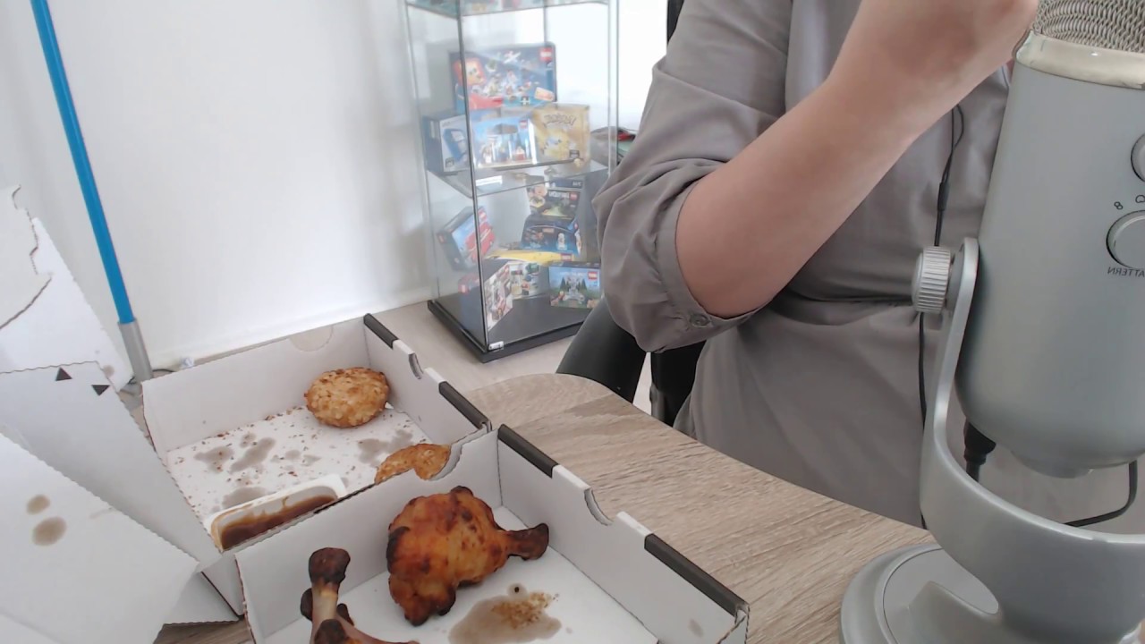 ASMR #27 [FR] Repas de midi (Mukbang La boîte à Pizza) [Whispering]