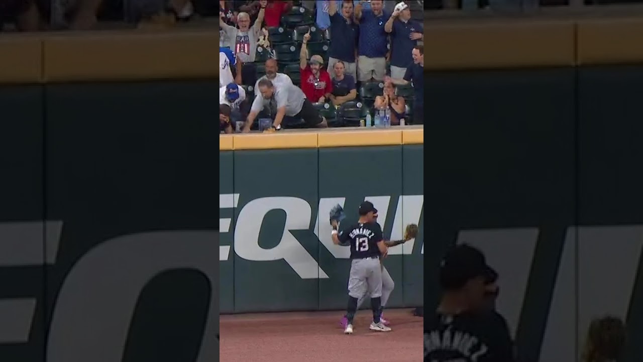 OUTTA HERE! Ronald Acuña Jr. homers 💥