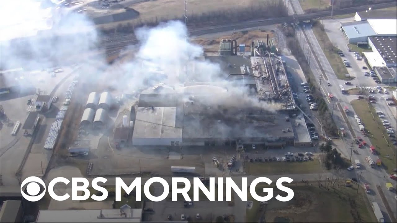 1 killed, 13 injured in explosion at Ohio metal plant - YouTube