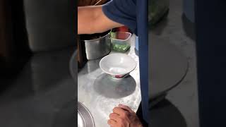 Latah Gak Bisa Liat Tukang Mie Ayam Nganggur