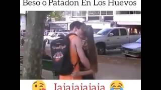 Beso O Patada En Los Huevos