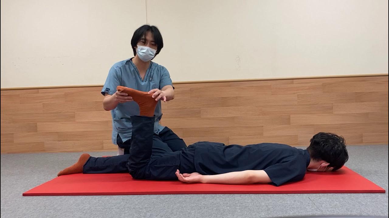 女子高生うつ伏せのお尻画像 筋ジストロフィー患者さんのホームエクササイズ 一緒にうつ伏せで行う脚のストレッチ - YouTube