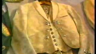 Don Vicente Fernández... ¿Cuántos trajes de Charro tiene?