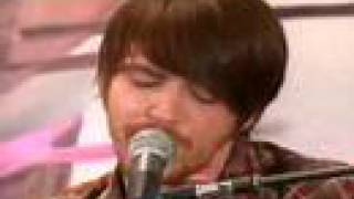 Drake Bell singing 'I know' on Teen Nick
