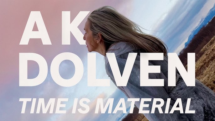 Uxlayotganda tukli mushukni yalash Film shahvoniy va jozibali.