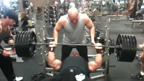 Wayne VanNostrand Bench Press 500lb x 8 reps