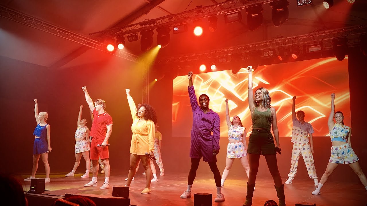 Ik, jij, hij of zij #LikeMe on Tour || Ezelsfeesten Kuurne 2023 - YouTube