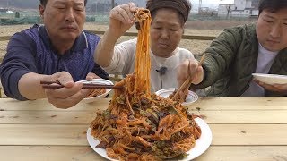 싱싱한 회로 만든 매콤달콤 [[회국수(Spicy noodles with raw fish)]] 요리&먹방!! - Mukbang eating show