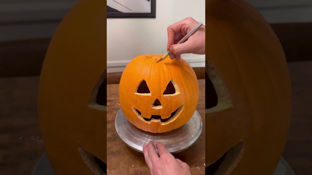 Making a Jack-O-Lantern cake! 🎃🍰