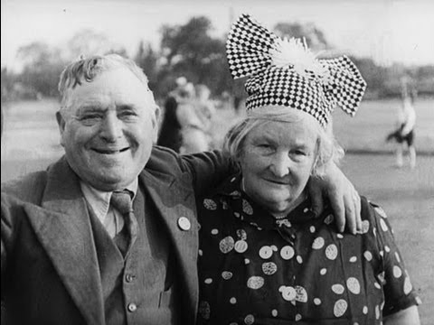 Old Age Pensioners' Seaside Outing to Southend (1938)