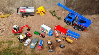 Mencari dan Merakit Mobil mobilan Truck Crane Besar yang Terkubur Pasir Mobil Gandeng Dump Truck Box