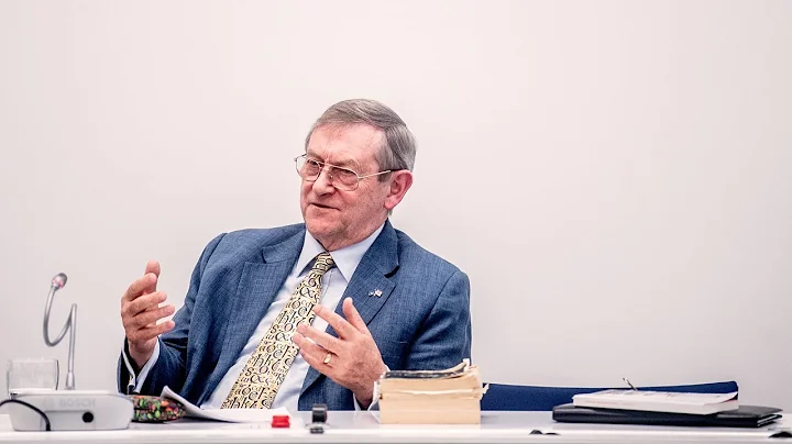Norman Davies lecture: The Impossible Task of Pres...