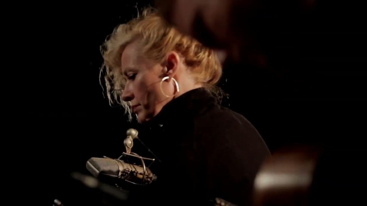 Not Dark Yet (Dylan cover w. lyrics) - Shelby Lynne & Allison Moorer Not Dark Yet (Dylan cover w. lyrics) - Shelby Lynne & Allison Moorer