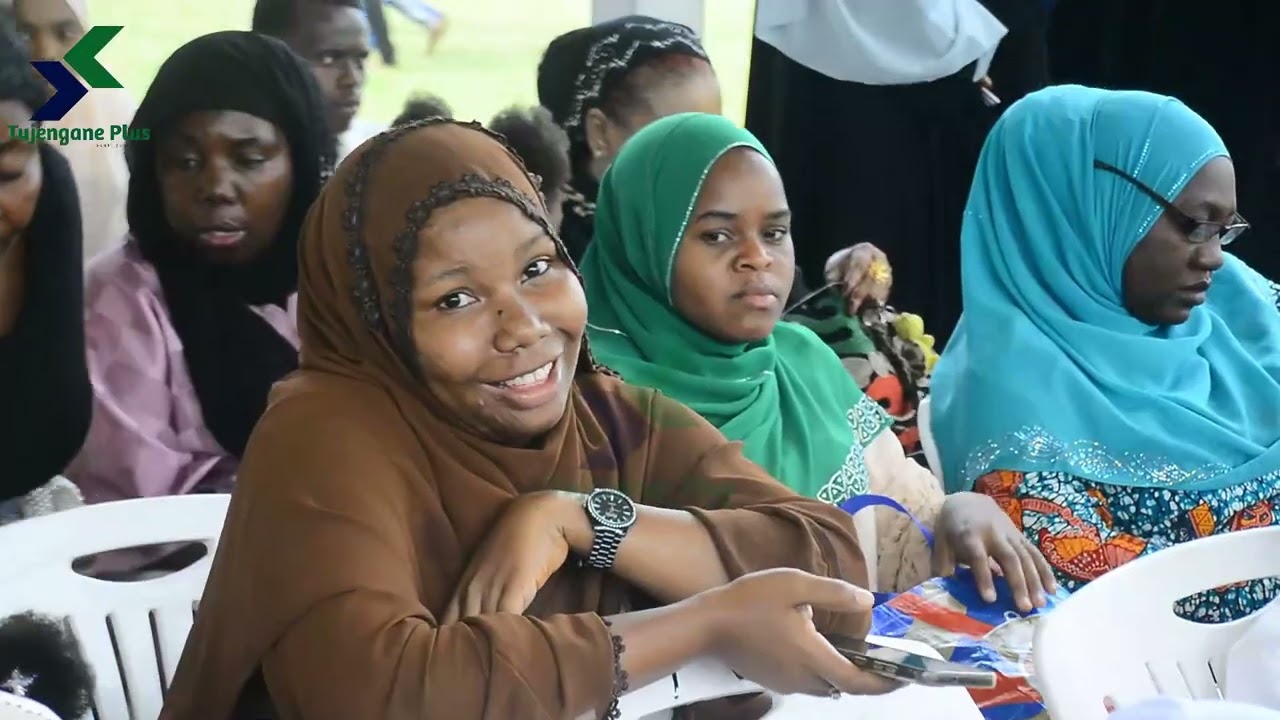 FURAHA ISIOSAHAULIKA MAHAFALI YA 23 ZANZIBAR UNIVERSIRTY(ZU)