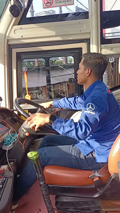 Mengoperasikan tuas perseneling bus  mercedes benz OH 1526 #poharyanto #shorts #tranding