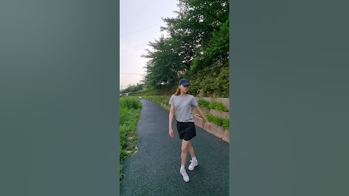 한국 군인이 멋있다는 네덜란드 여친에게 뒤로 도는 법을 알려줬더니ㅋㅋ