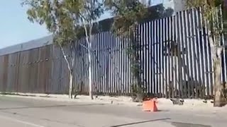 Strong winds gusting across southern california have toppled several
panels of a new barrier being installed along the u.s.-mexico border,
newspaper reported.