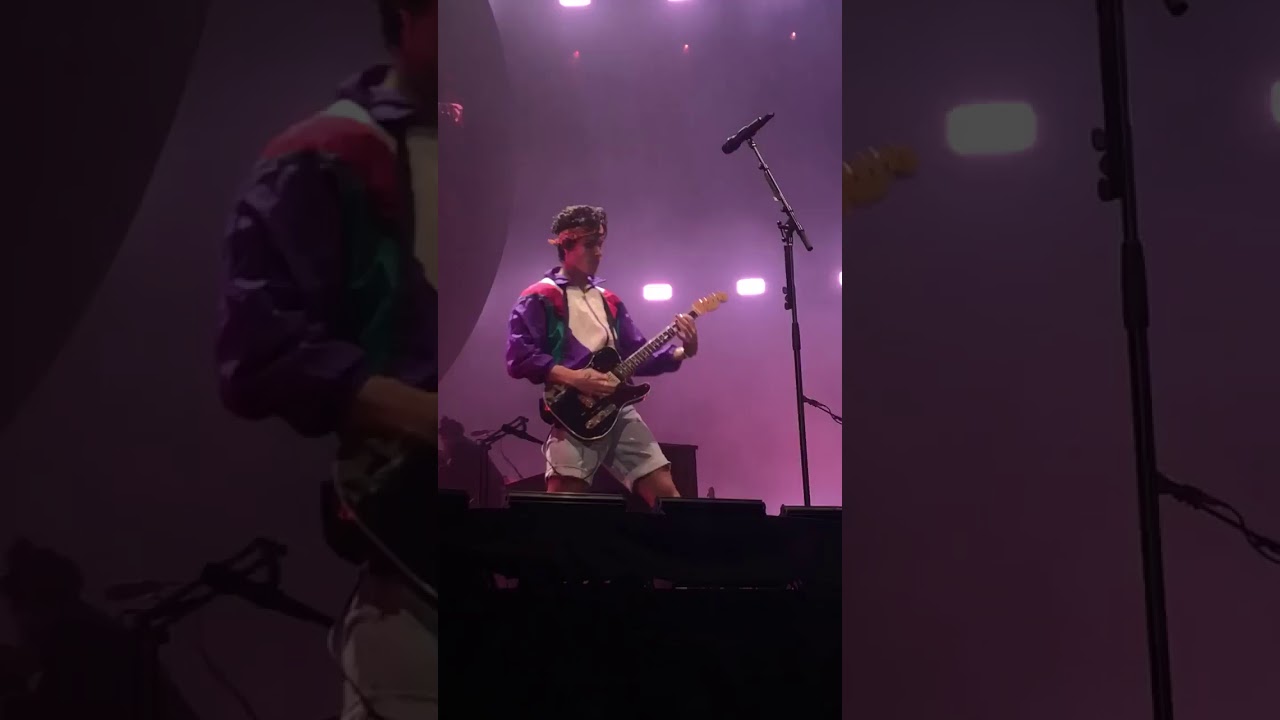 Shawn Mendes covers Jessies Girl at Melbourne show