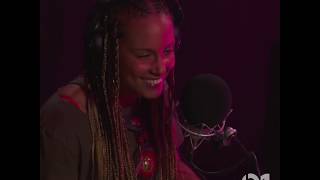 Alicia Keys - (You Make Me Feel Like) A Natural Woman [Aretha Franklin Cover]