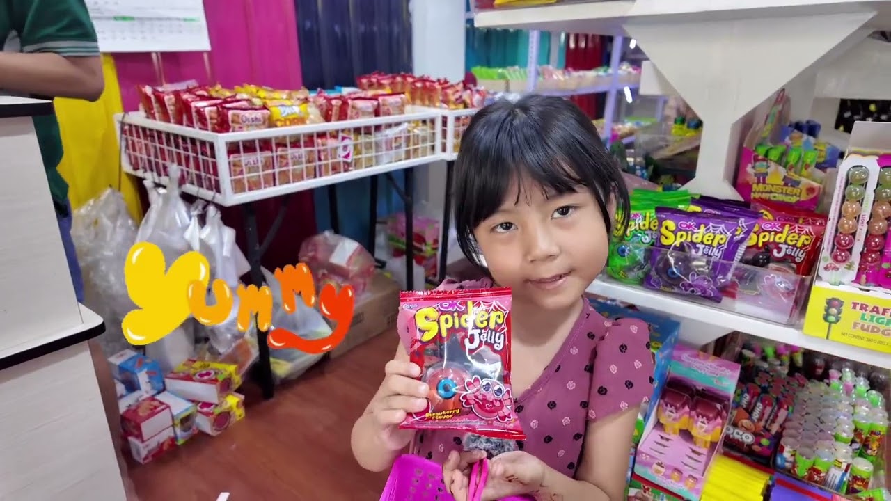 မုန့်အရမ်းကြိုက်တဲ့မမ စာတွေပြီးရင်မုန့်စားစီစဉ်နေပါပြီနော်....