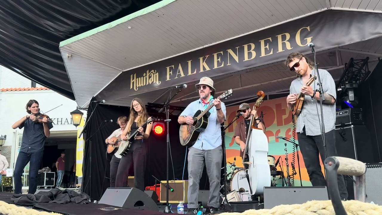 Guarda Susto Stringband "County Line" Live At Rootsy Summer Fest Falkenberg 260823 su YouTube Guarda Susto Stringband "County Line" Live At Rootsy Summer Fest Falkenberg 260823 su YouTube