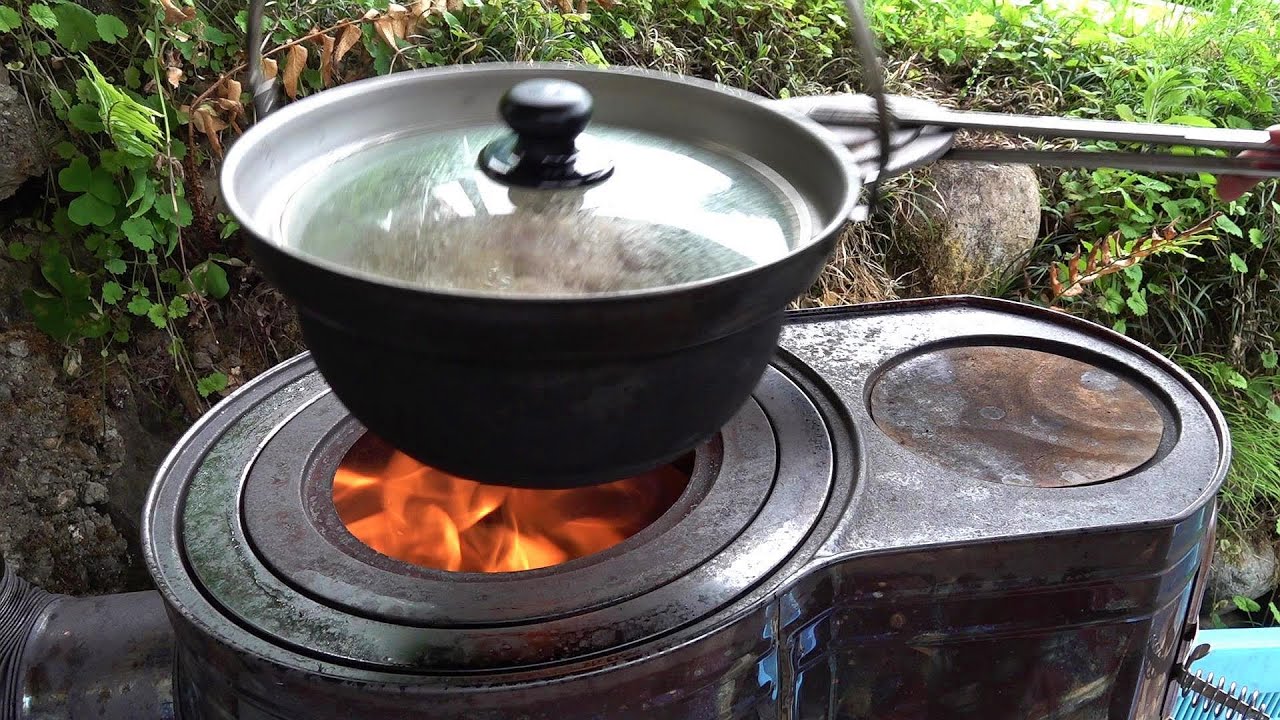 Cooking over a fire with a clock stove - YouTube