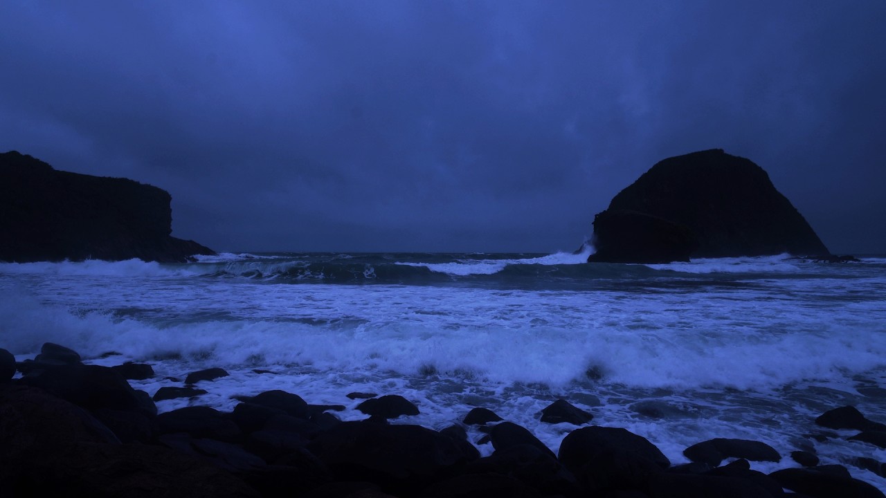 Powerful Ocean Waves on Caribbean Beach – Deep Sleeping All Night Under Dark Rolling Waves