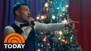 Watch Matt Rogers Sing About Hoda, Rockefeller Christmas Tree