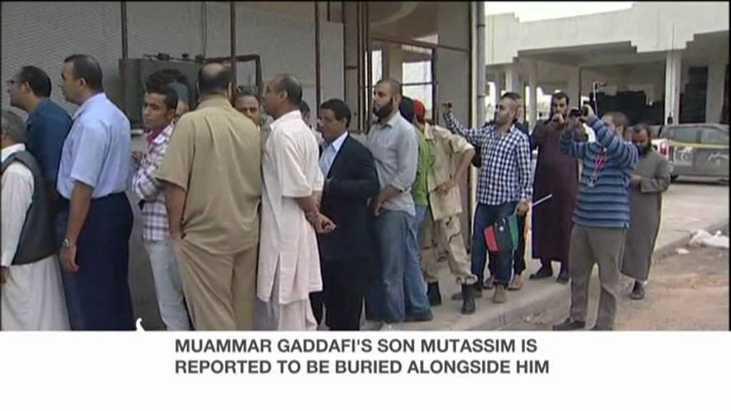 دفن جثة القذافي في قبر سري