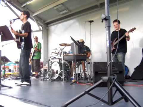 Download lagu Umbrella (Travis Barker cover) - The Stepping Stone Umbrella (Travis Barker cover) - The Stepping Stone