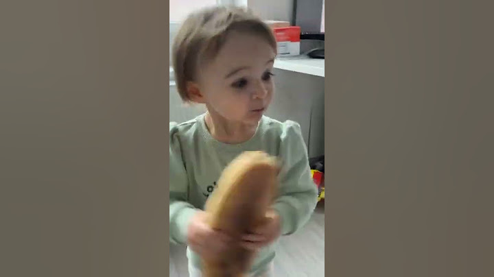 A votre avis elle aime le pain 🥖 ? #drole #famille #humour #rire