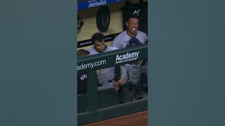 Jung Hoo Lee hit his first Major League HR and his dad was there to witness it!😳