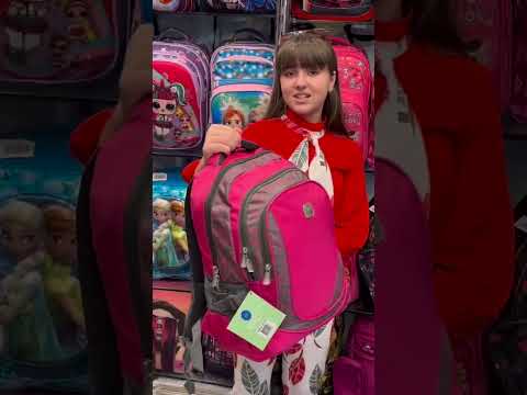 المودل شمس في مكتبة محمد عرض ل حقائب المدرسة