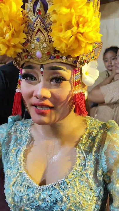 Widya Putri Penari Joged Bumbung Bali