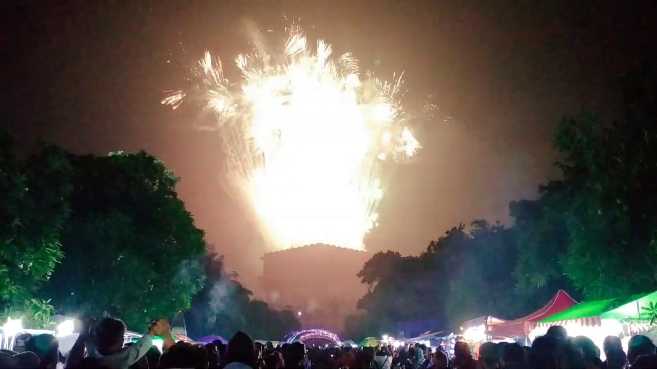 pesta kembang api simpang lima gumul malam tahun baru 2020 - YouTube