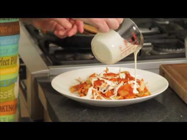 Chilaquiles con pollo - Chicken Chilaquiles - YouTube