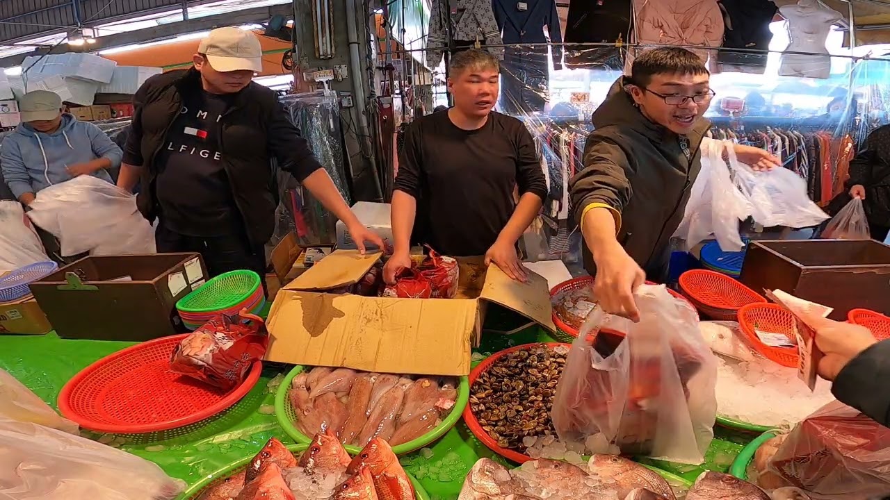 趕下班又發瘋了 2 5公斤的黃金鮑魚雞賣200 安南果菜市場 怡安路102號 士官長海鮮叫賣 海鮮拍賣 叫賣哥 seafood auction