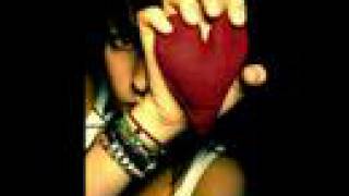 Keep holding on - Avril Lavigne (emo love)