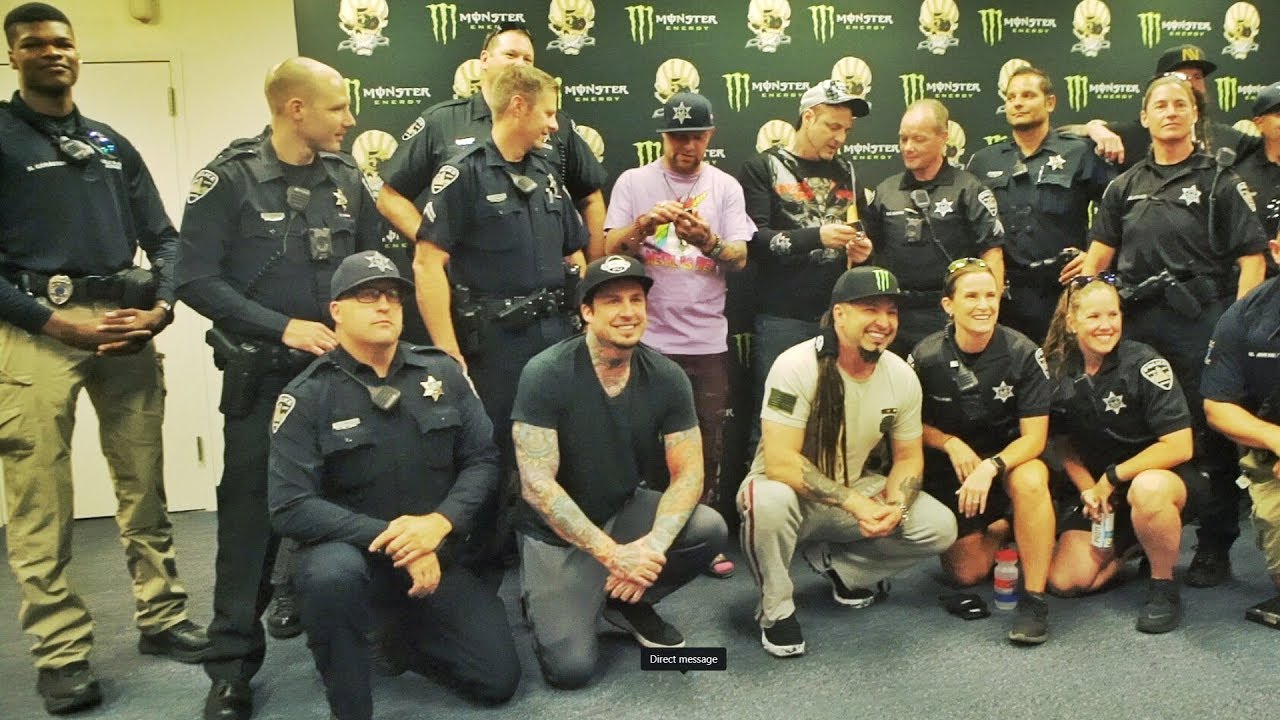 Risultati immagini per Five Finger Death Punch police