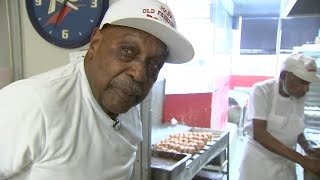 Chicago's 'Donut King' celebrating 50 years on South Side