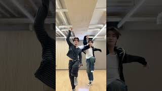 #CRAVITY #태영 님과 은일의 #카멜레온챌린지 @CRAVITYofficial  #TRENDZ #트렌드지 #카멜레온 #Chameleon