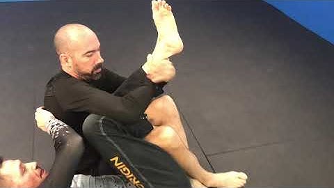 Knee Bar From Bottom Turtle