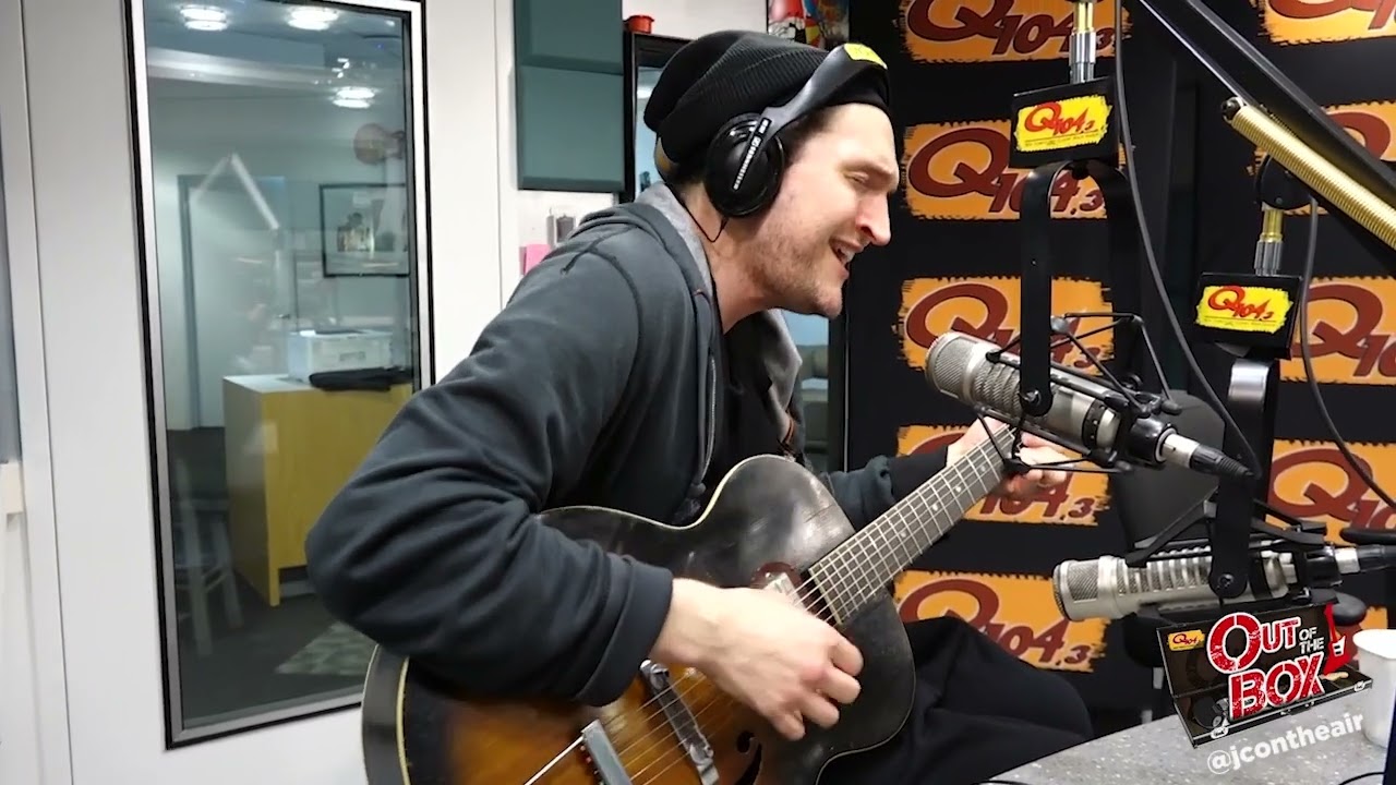Josh Klinghoffer Performs Pluralone's "Offend" Live In Studio auf YouTube ansehen Josh Klinghoffer Performs Pluralone's "Offend" Live In Studio auf YouTube ansehen