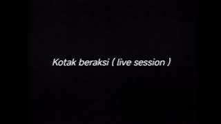 Download lagu KOTAK BERAKSI ( LIVE SESSION) - DRUMLESS