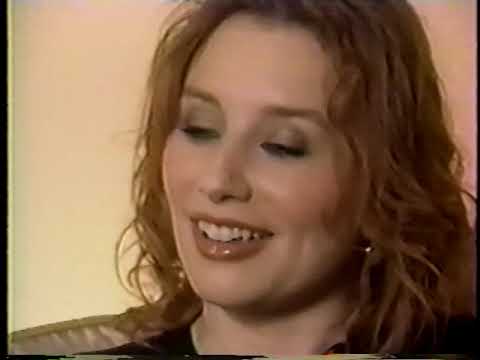 Video: Tori Amos Neto vrednost: Wiki, poročen, družina, poroka, plača, bratje in sestre