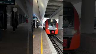 Ласточка ЭС2Г-093/092 прибывает на станцию Крюково (снято 22 октября) #эс2г #станция #крюково
