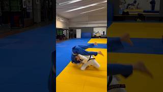 WATCH THIS POWERFUL THROW 🔥👊🏻 #judo #judoka #judotraining #martialarts #дзюдо #jiujitsu #shorts