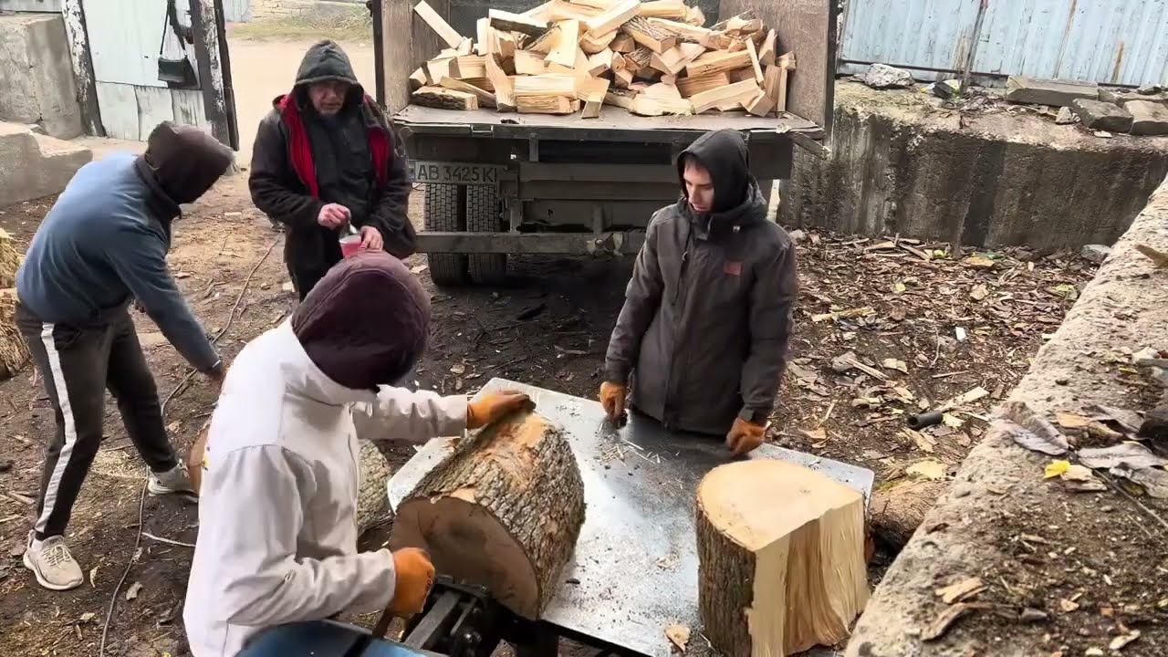 Brutal Log Battles: Splitting Monsters Without Mercy